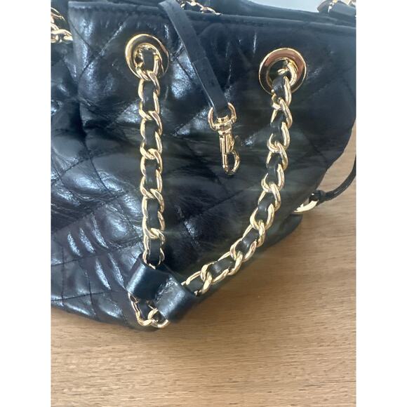 Michael Kors Embossed Chain-Link Bucket Bag Black gold Bucket purse NWOT - Picture 13 of 14